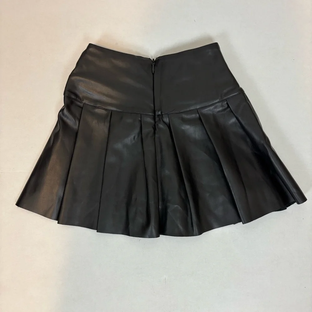 WEWOREWHAT Faux Leather Tennis Skirt in Black Size S